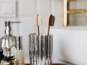 Fuquay Varina dentist tips on keeping toothbrush clean